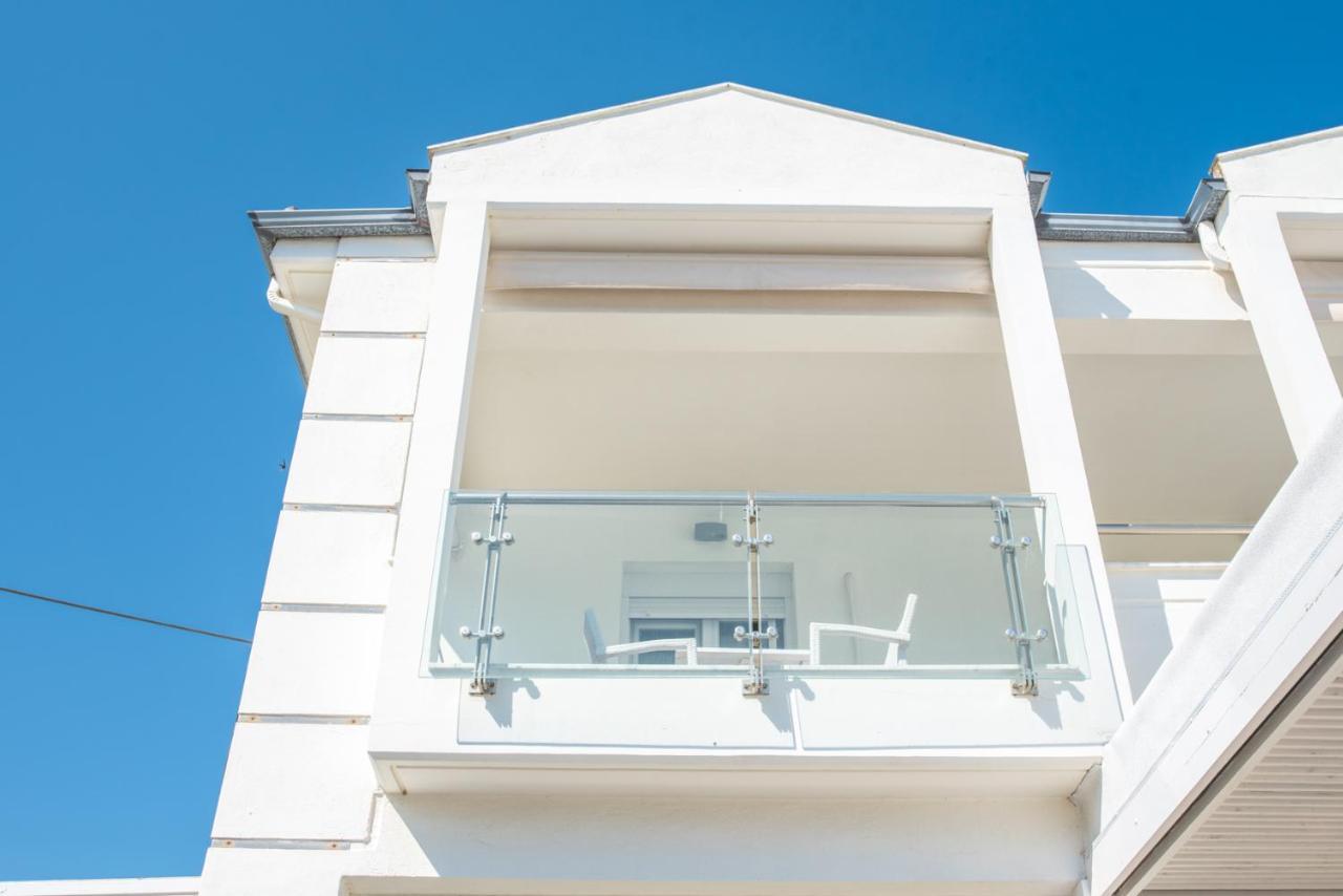 Vertigo Seaside Apartments ニキティ エクステリア 写真