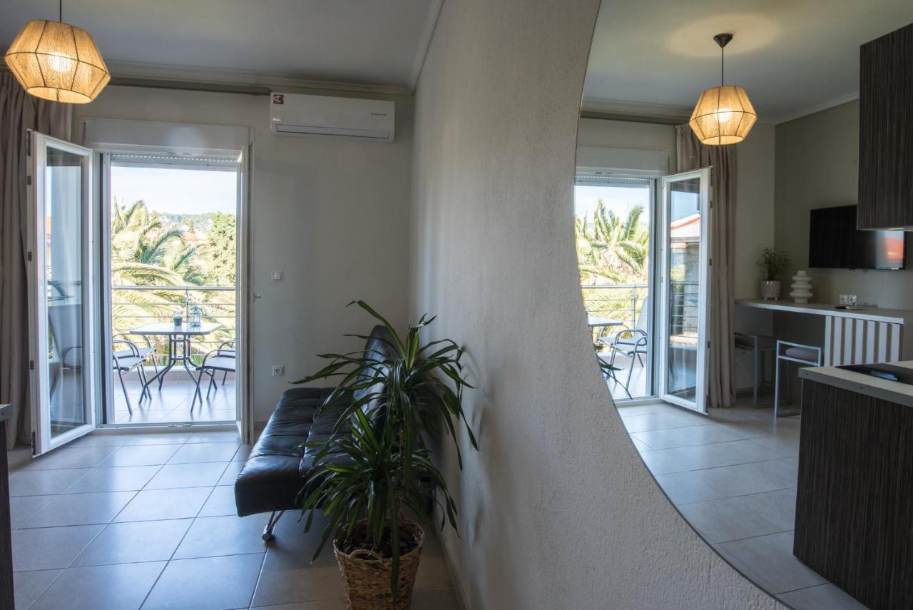 Vertigo Seaside Apartments ニキティ エクステリア 写真