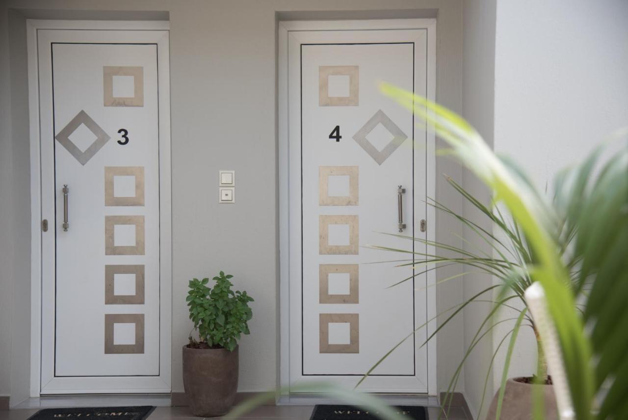 Vertigo Seaside Apartments ニキティ エクステリア 写真