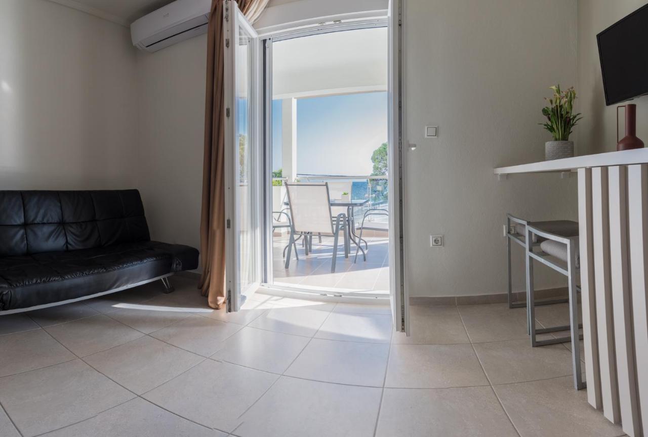 Vertigo Seaside Apartments ニキティ エクステリア 写真